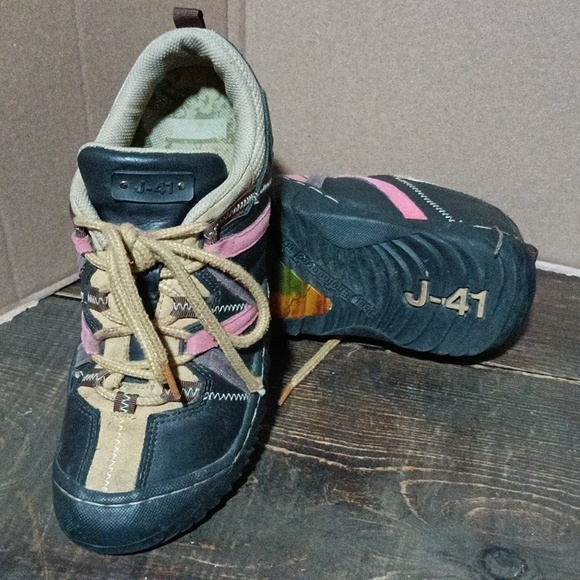 Shoes - Picture 4 of 5